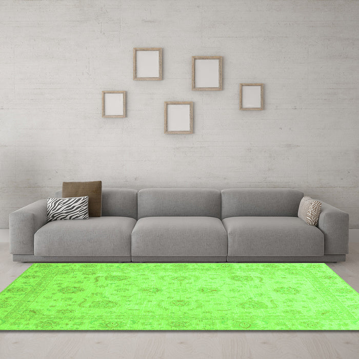 Machine Washable Oriental Green Traditional Area Rugs in a Living Room,, wshabs3818grn