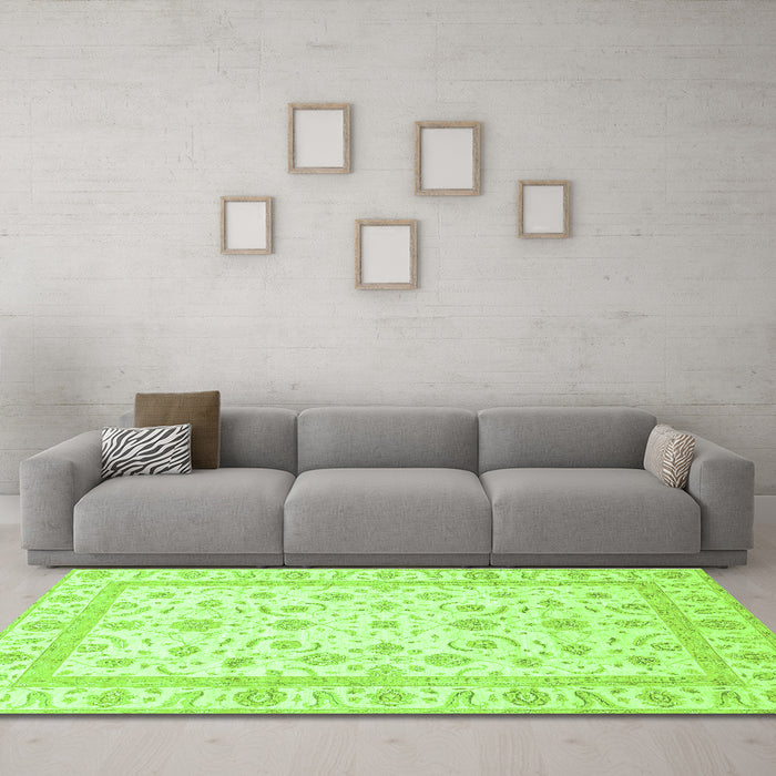 Machine Washable Oriental Green Traditional Area Rugs in a Living Room,, wshabs3819grn