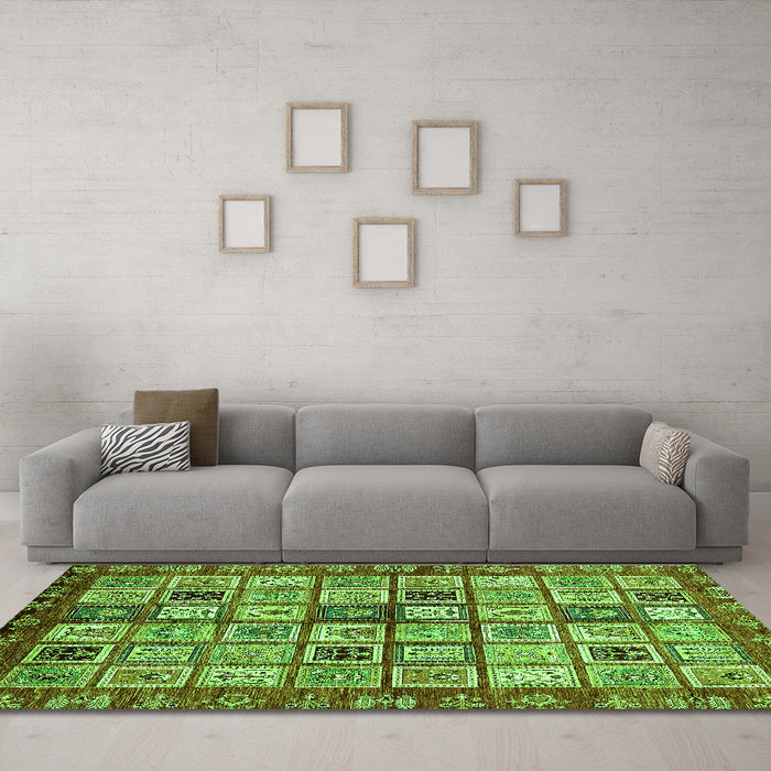 Machine Washable Abstract Green Modern Area Rugs in a Living Room,, wshabs381grn