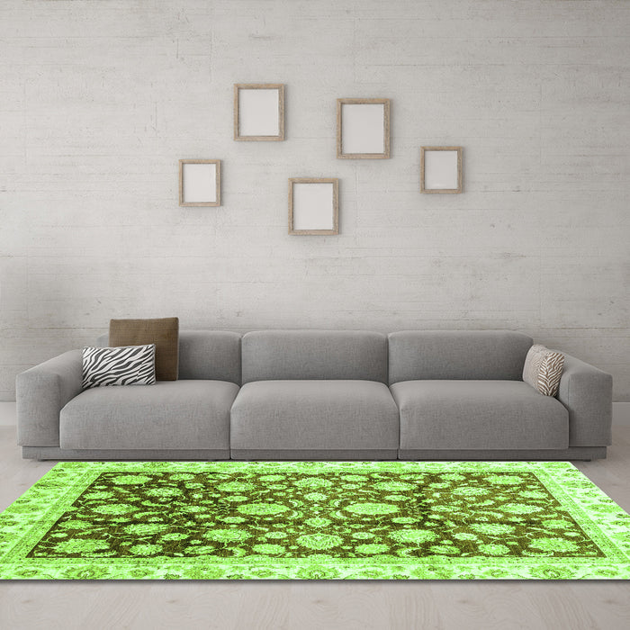 Machine Washable Oriental Green Traditional Area Rugs in a Living Room,, wshabs3822grn