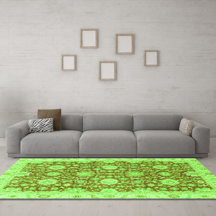 Machine Washable Oriental Green Traditional Area Rugs in a Living Room,, wshabs3823grn