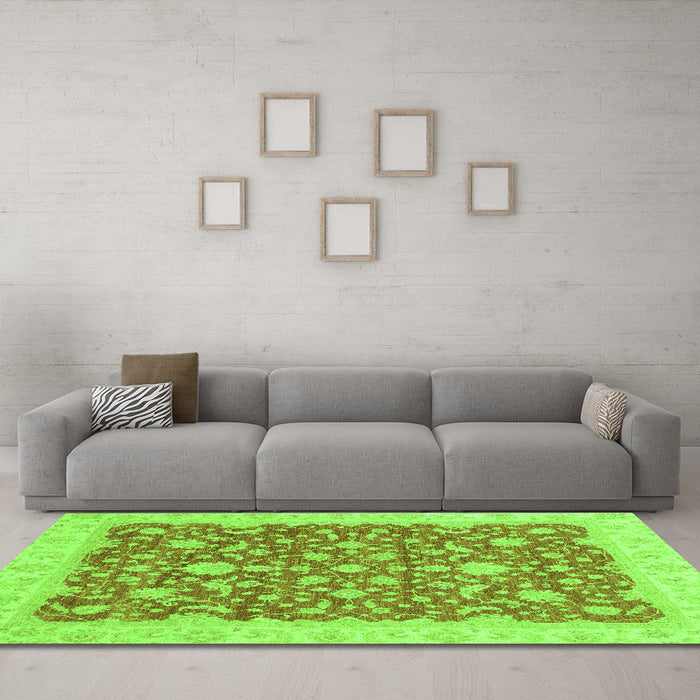 Machine Washable Oriental Green Traditional Area Rugs in a Living Room,, wshabs3827grn