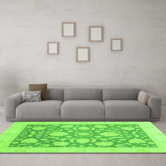 Machine Washable Oriental Green Traditional Area Rugs in a Living Room,, wshabs3830grn