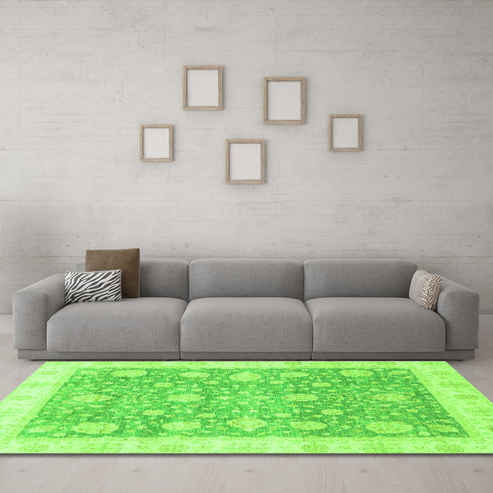 Machine Washable Oriental Green Traditional Area Rugs in a Living Room,, wshabs3834grn