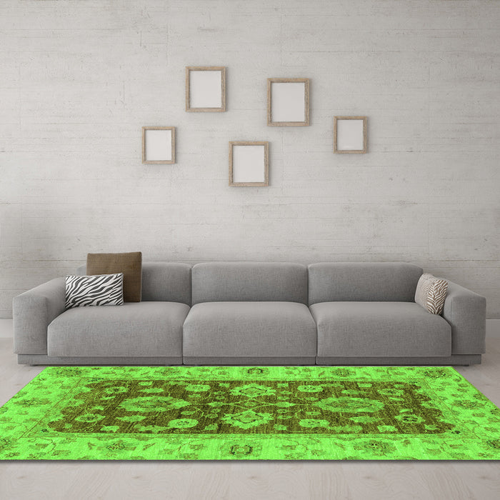 Machine Washable Oriental Green Traditional Area Rugs in a Living Room,, wshabs3839grn