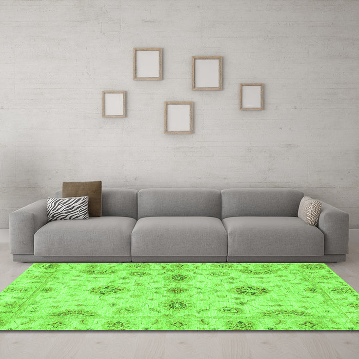 Machine Washable Oriental Green Traditional Area Rugs in a Living Room,, wshabs3845grn