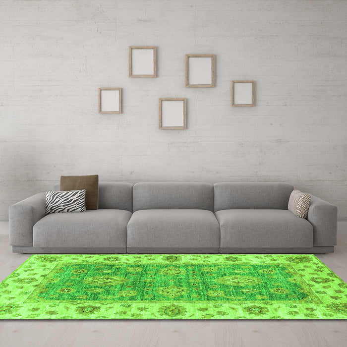 Machine Washable Oriental Green Traditional Area Rugs in a Living Room,, wshabs3846grn