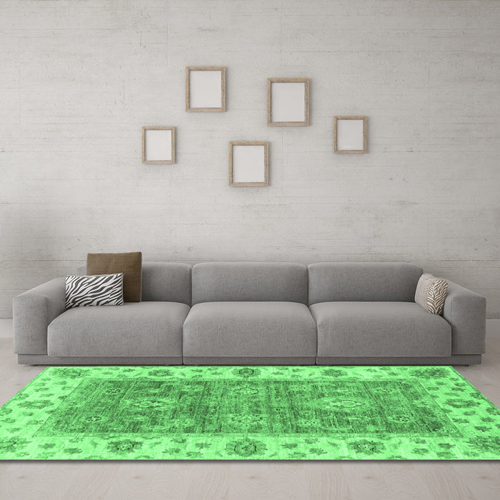 Machine Washable Oriental Emerald Green Traditional Area Rugs in a Living Room,, wshabs3846emgrn