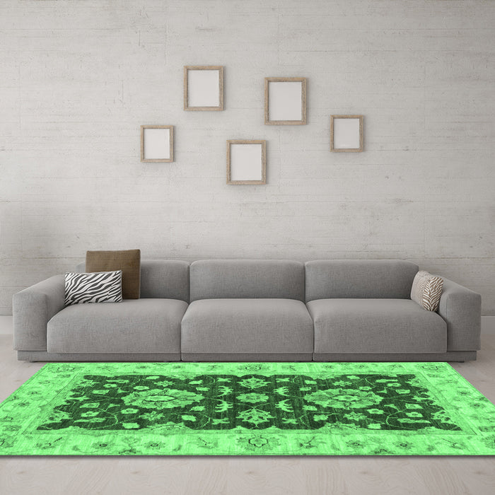 Machine Washable Oriental Emerald Green Traditional Area Rugs in a Living Room,, wshabs3847emgrn