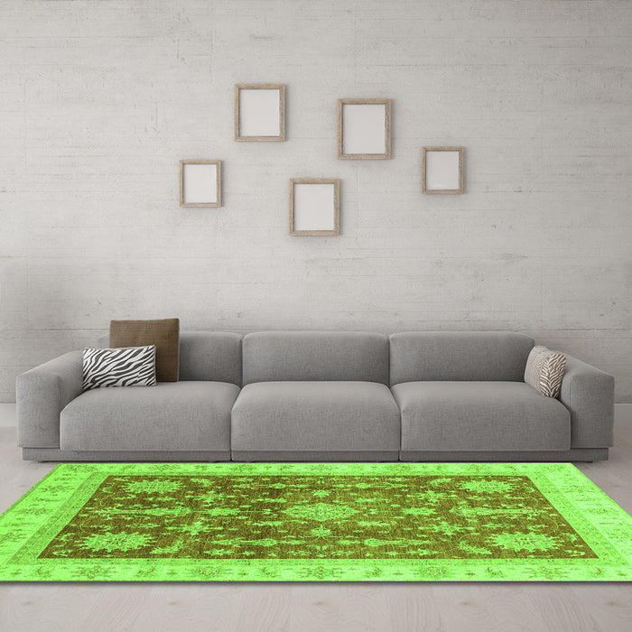 Machine Washable Oriental Green Traditional Area Rugs in a Living Room,, wshabs3853grn