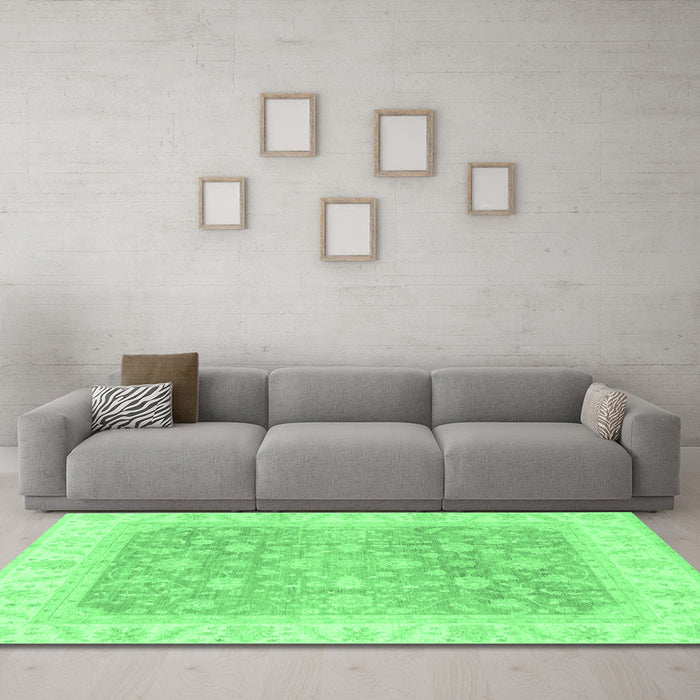 Machine Washable Oriental Emerald Green Traditional Area Rugs in a Living Room,, wshabs3858emgrn