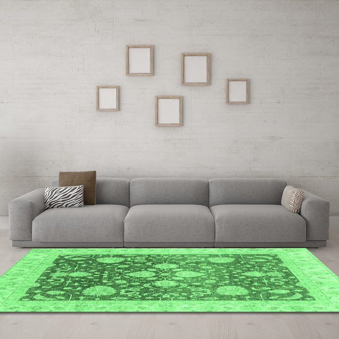 Machine Washable Oriental Emerald Green Traditional Area Rugs in a Living Room,, wshabs3859emgrn