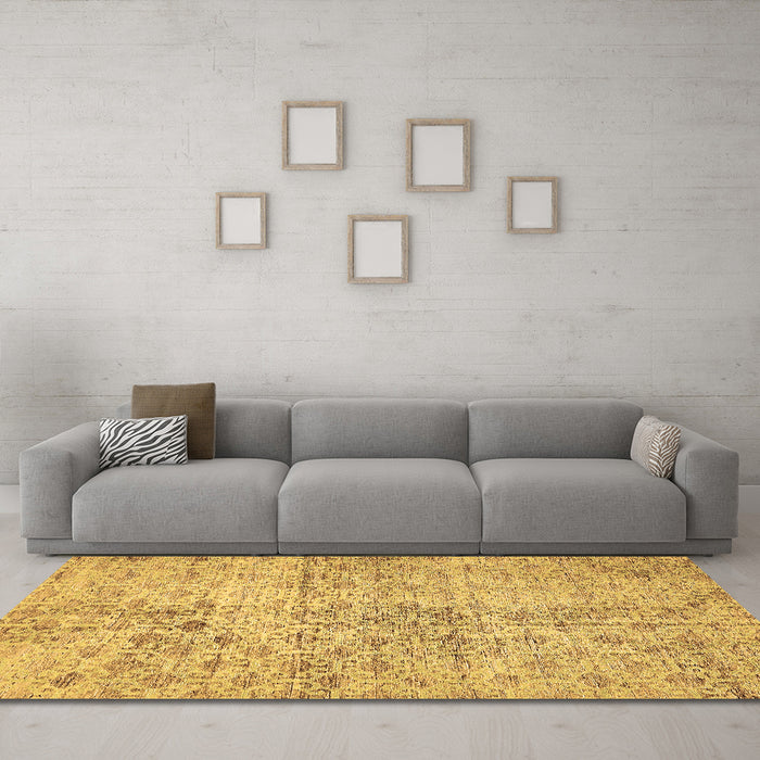 Machine Washable Abstract Brown Modern Rug in a Living Room,, wshabs386brn