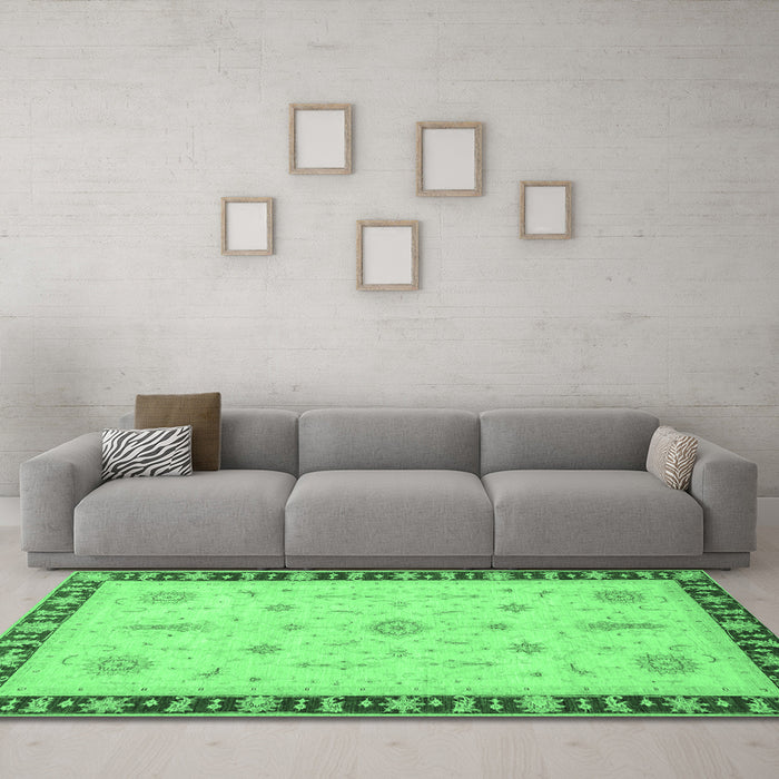 Machine Washable Oriental Emerald Green Traditional Area Rugs in a Living Room,, wshabs3871emgrn