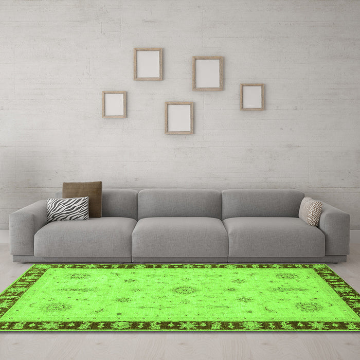 Machine Washable Oriental Green Traditional Area Rugs in a Living Room,, wshabs3871grn