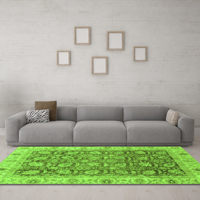 Machine Washable Oriental Green Traditional Area Rugs in a Living Room,, wshabs3872grn