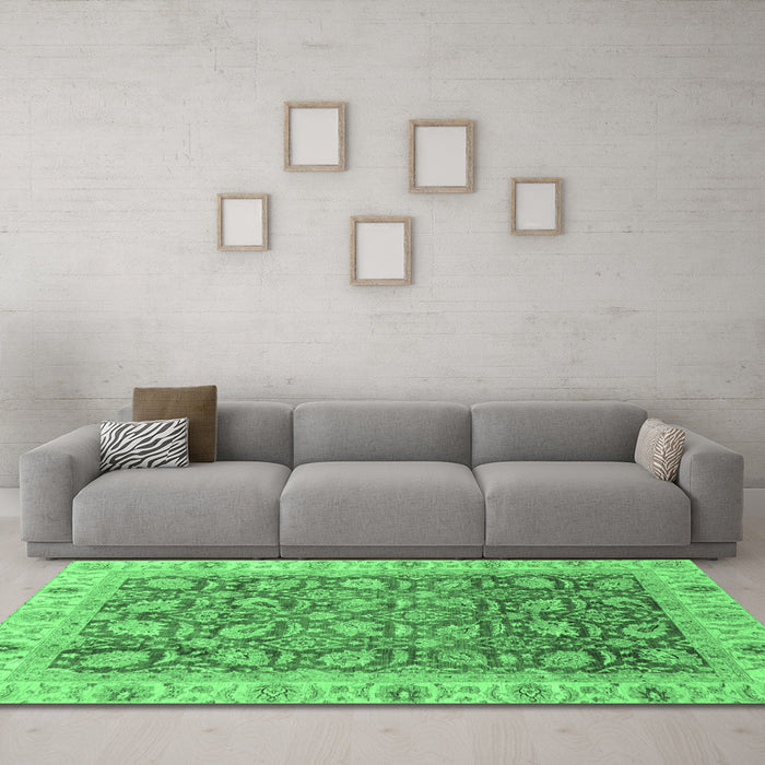 Machine Washable Oriental Emerald Green Traditional Area Rugs in a Living Room,, wshabs3872emgrn
