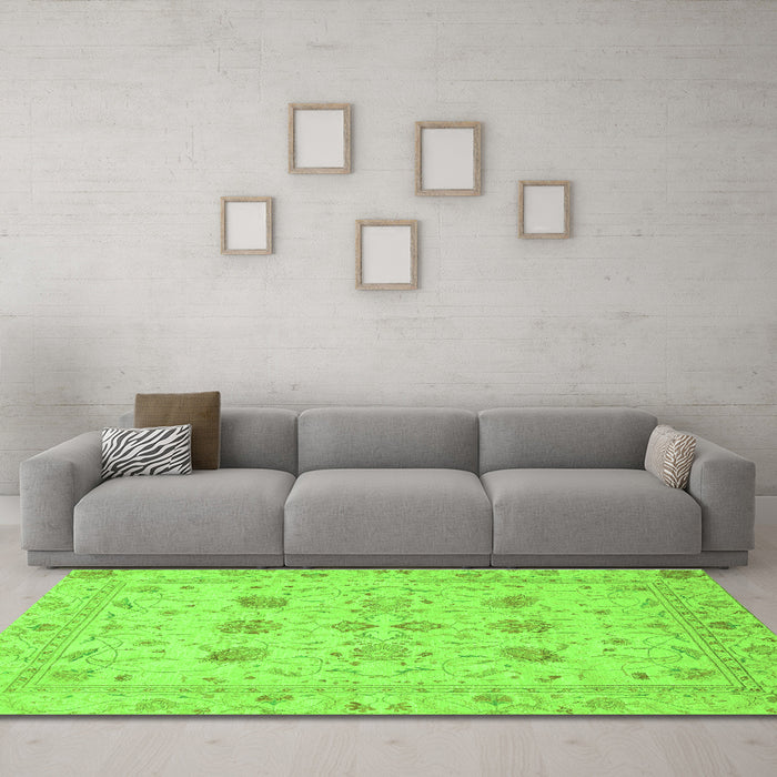 Machine Washable Oriental Green Traditional Area Rugs in a Living Room,, wshabs3874grn