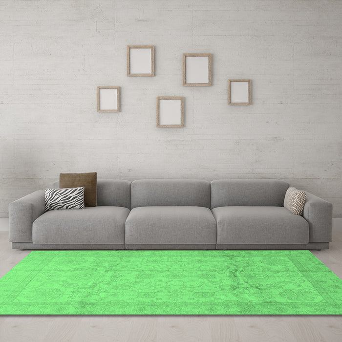 Machine Washable Oriental Emerald Green Traditional Area Rugs in a Living Room,, wshabs3875emgrn