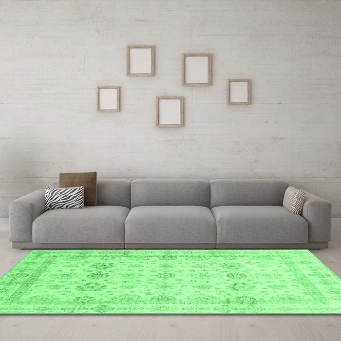 Machine Washable Oriental Emerald Green Traditional Area Rugs in a Living Room,, wshabs3880emgrn