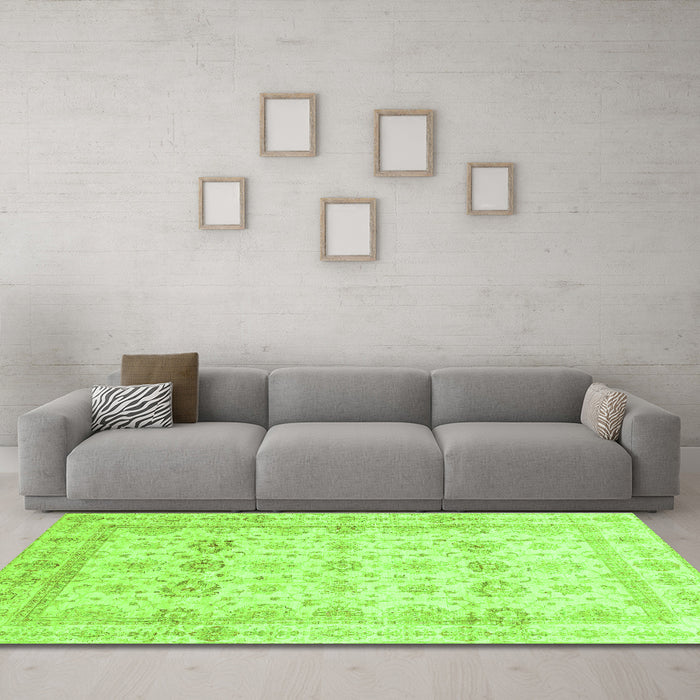 Machine Washable Oriental Green Traditional Area Rugs in a Living Room,, wshabs3880grn