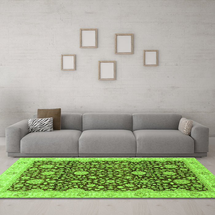 Machine Washable Oriental Green Traditional Area Rugs in a Living Room,, wshabs3881grn