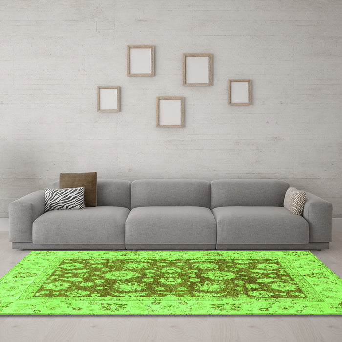 Machine Washable Oriental Green Traditional Area Rugs in a Living Room,, wshabs3882grn