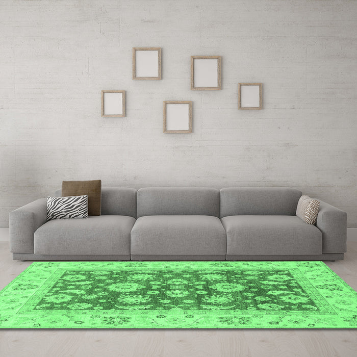 Machine Washable Oriental Emerald Green Traditional Area Rugs in a Living Room,, wshabs3882emgrn
