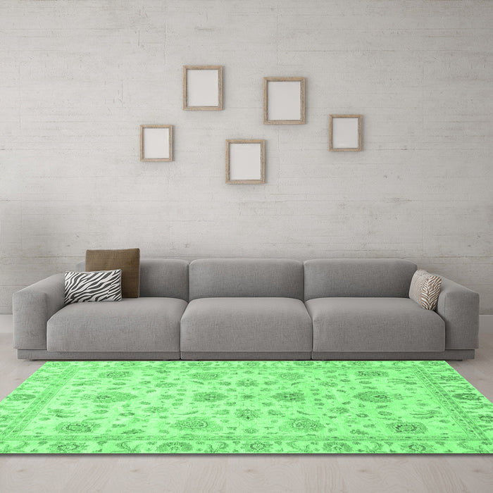 Machine Washable Oriental Emerald Green Traditional Area Rugs in a Living Room,, wshabs3883emgrn