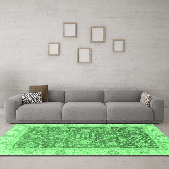 Machine Washable Oriental Emerald Green Traditional Area Rugs in a Living Room,, wshabs3884emgrn