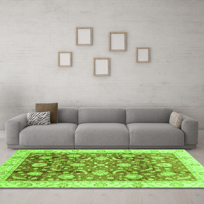 Machine Washable Oriental Green Traditional Area Rugs in a Living Room,, wshabs3885grn
