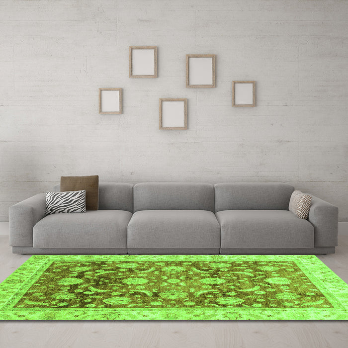 Machine Washable Oriental Green Traditional Area Rugs in a Living Room,, wshabs3886grn