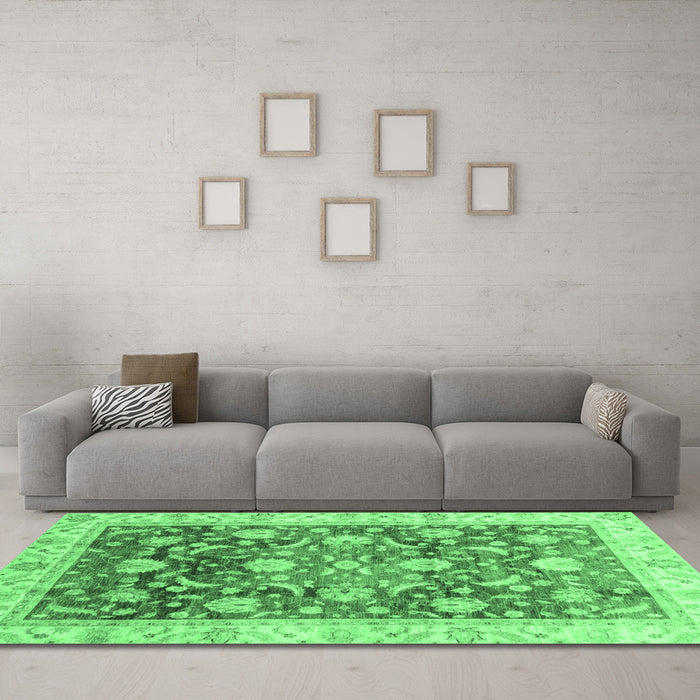 Machine Washable Oriental Emerald Green Traditional Area Rugs in a Living Room,, wshabs3886emgrn