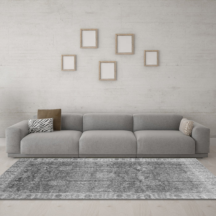 Machine Washable Oriental Gray Traditional Rug in a Living Room,, wshabs3889gry