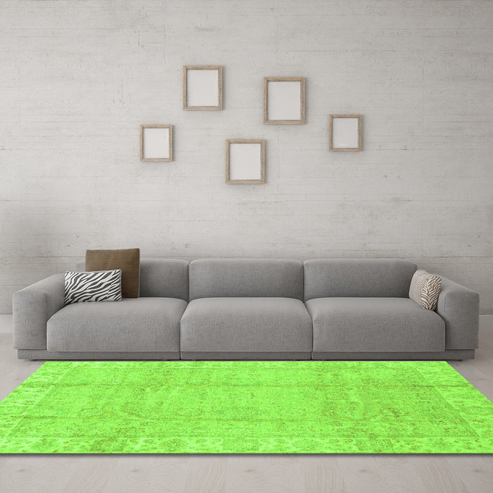 Machine Washable Oriental Green Traditional Area Rugs in a Living Room,, wshabs3891grn