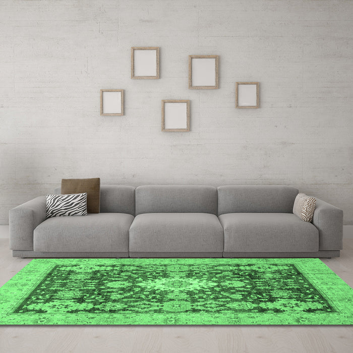 Machine Washable Oriental Emerald Green Traditional Area Rugs in a Living Room,, wshabs3892emgrn