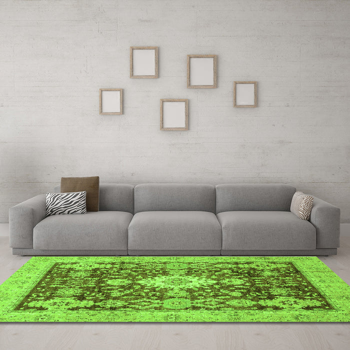 Machine Washable Oriental Green Traditional Area Rugs in a Living Room,, wshabs3892grn