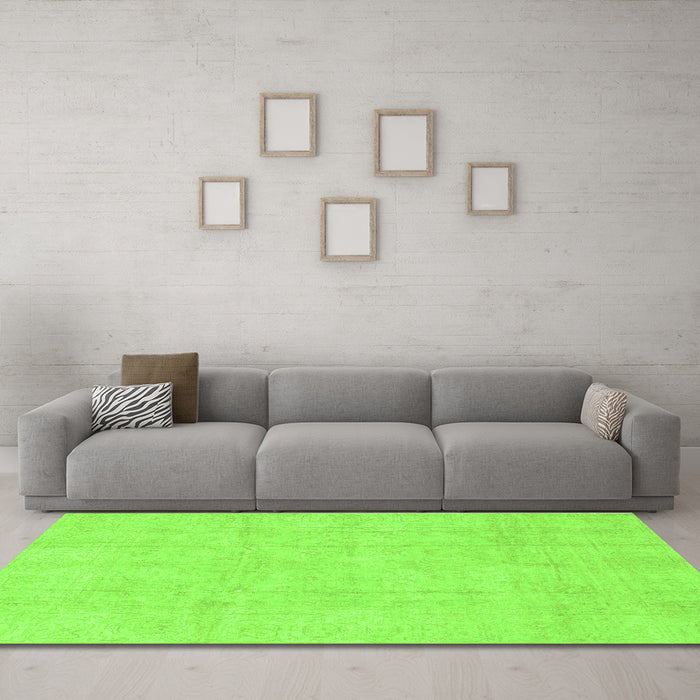 Machine Washable Oriental Green Traditional Area Rugs in a Living Room,, wshabs3893grn