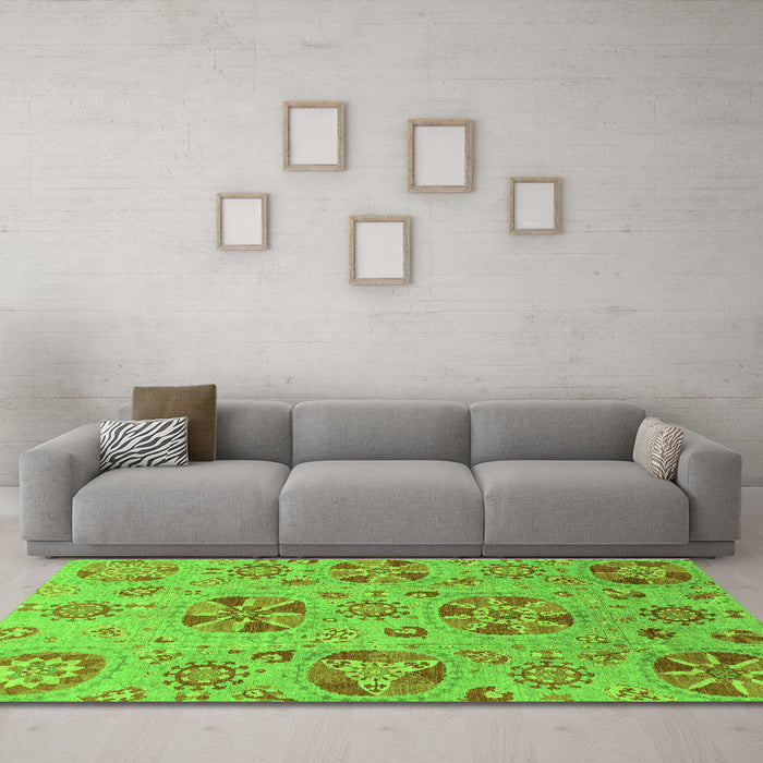 Machine Washable Abstract Green Modern Area Rugs in a Living Room,, wshabs3894grn