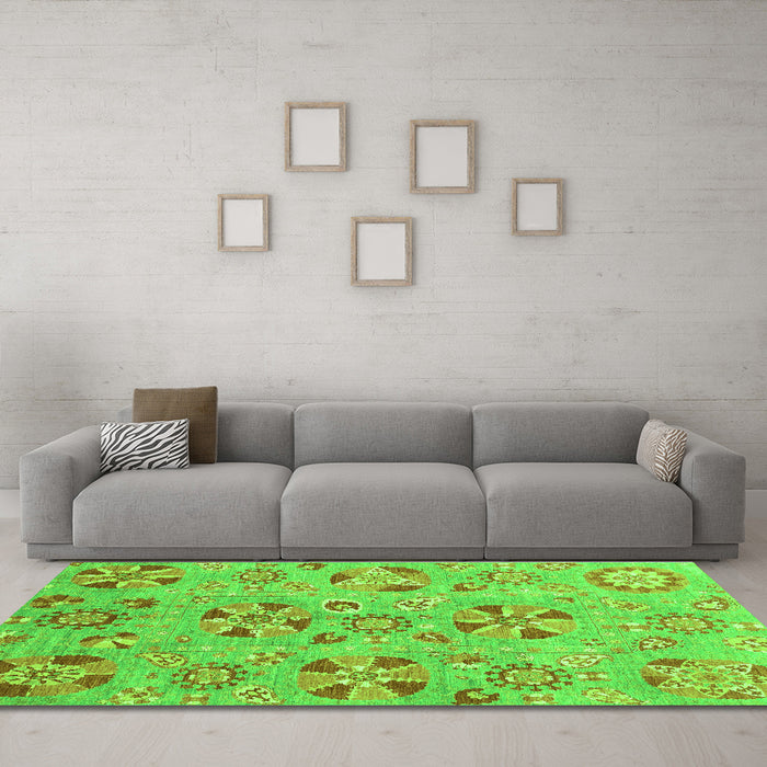 Machine Washable Abstract Green Modern Area Rugs in a Living Room,, wshabs3899grn