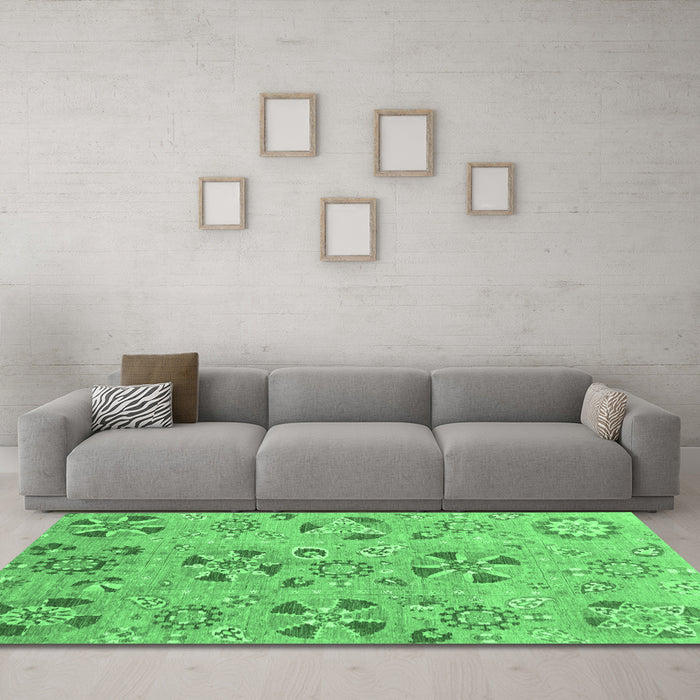 Machine Washable Abstract Emerald Green Modern Area Rugs in a Living Room,, wshabs3899emgrn