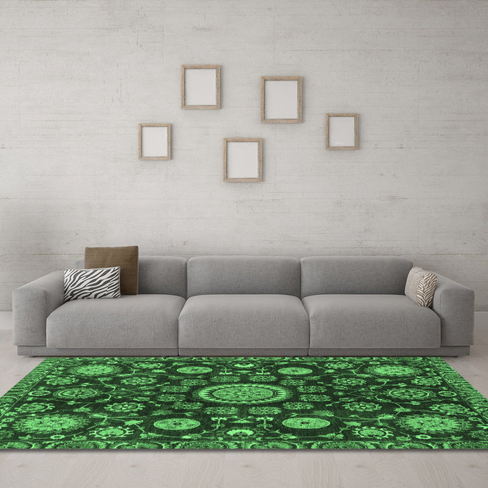 Machine Washable Oriental Emerald Green Traditional Area Rugs in a Living Room,, wshabs3900emgrn