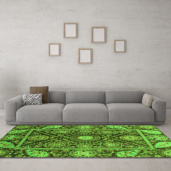Machine Washable Oriental Green Traditional Area Rugs in a Living Room,, wshabs3902grn