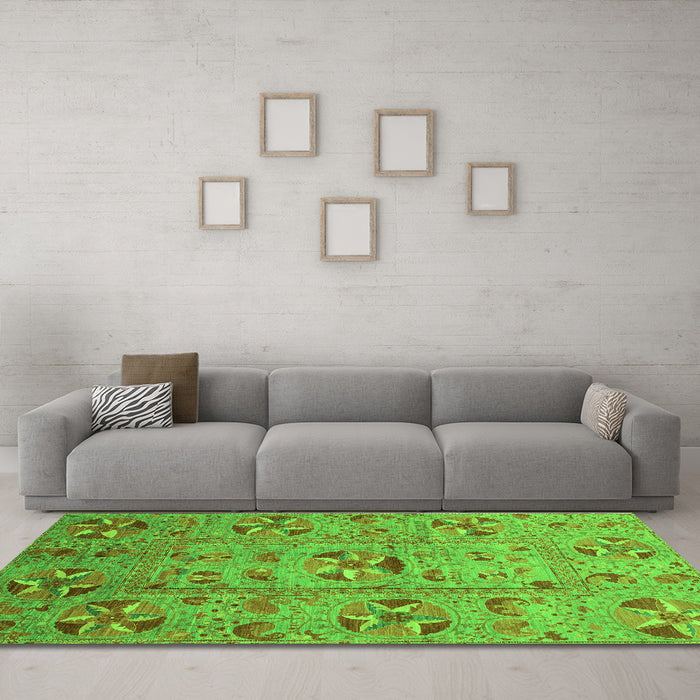 Machine Washable Abstract Green Modern Area Rugs in a Living Room,, wshabs3909grn
