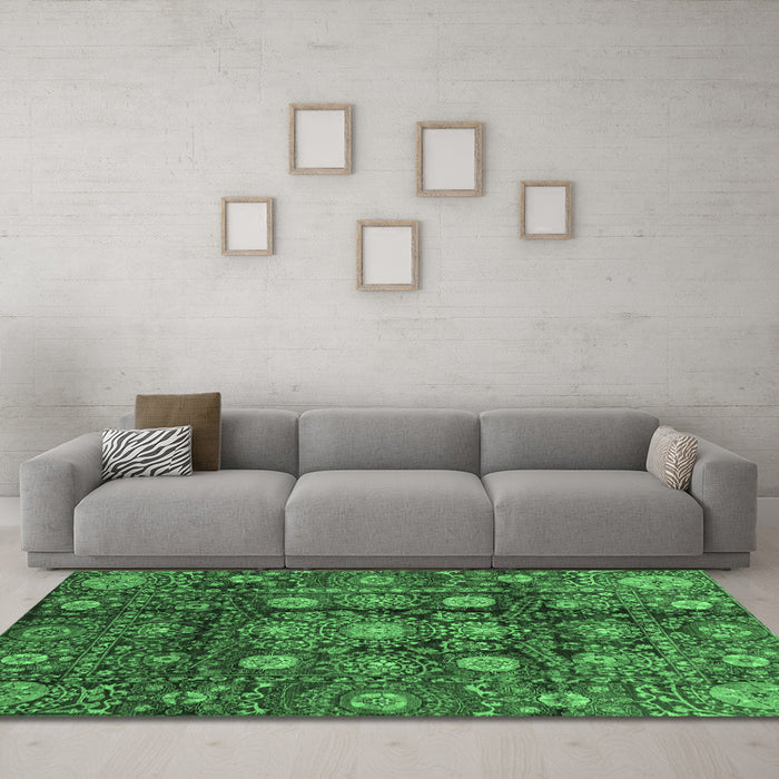 Machine Washable Oriental Emerald Green Traditional Area Rugs in a Living Room,, wshabs3912emgrn