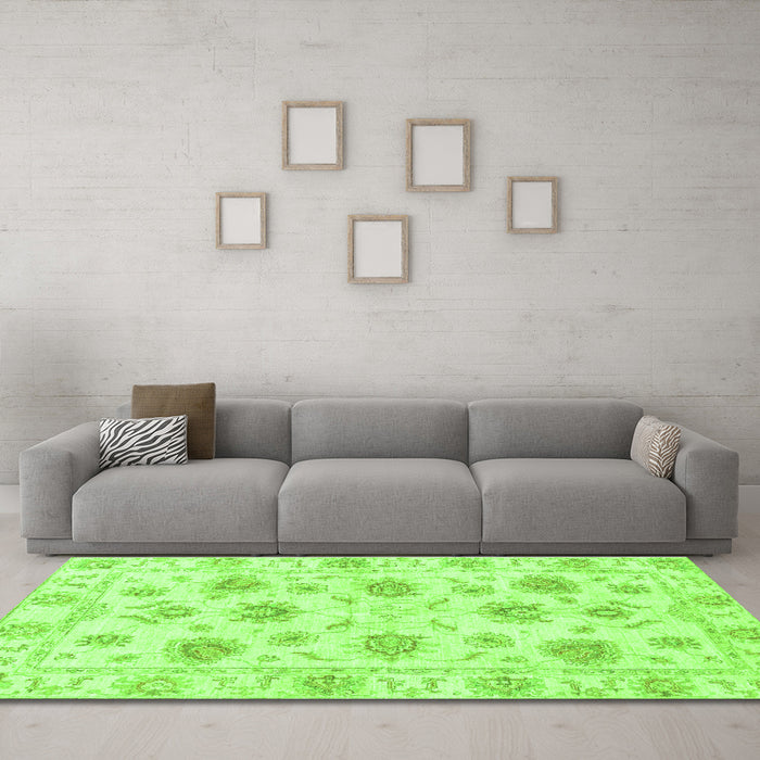 Machine Washable Oriental Green Traditional Area Rugs in a Living Room,, wshabs3917grn