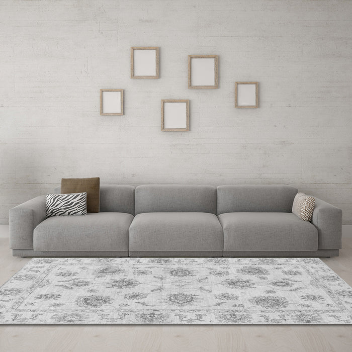 Machine Washable Oriental Gray Traditional Rug in a Living Room,, wshabs3917gry