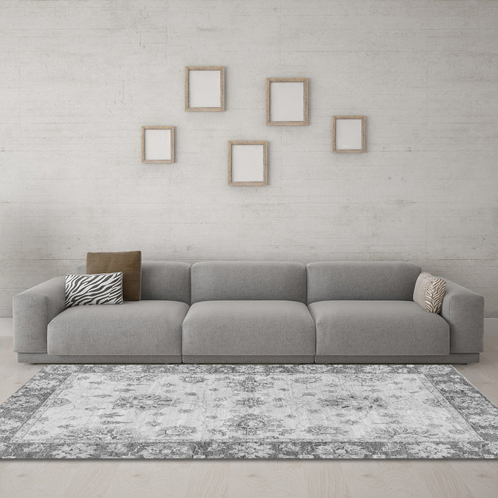 Machine Washable Oriental Gray Traditional Rug in a Living Room,, wshabs3920gry