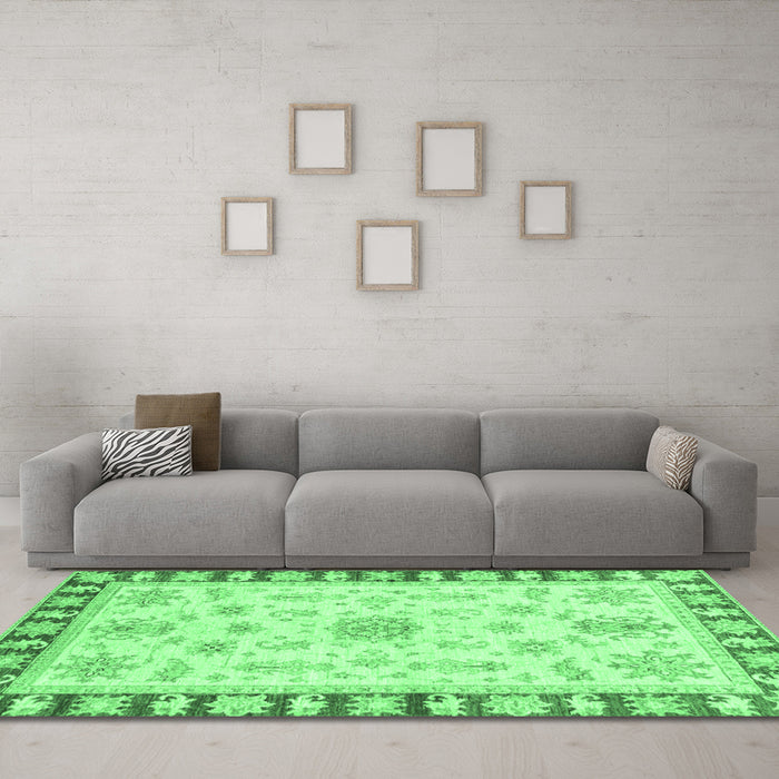 Machine Washable Oriental Emerald Green Traditional Area Rugs in a Living Room,, wshabs3923emgrn