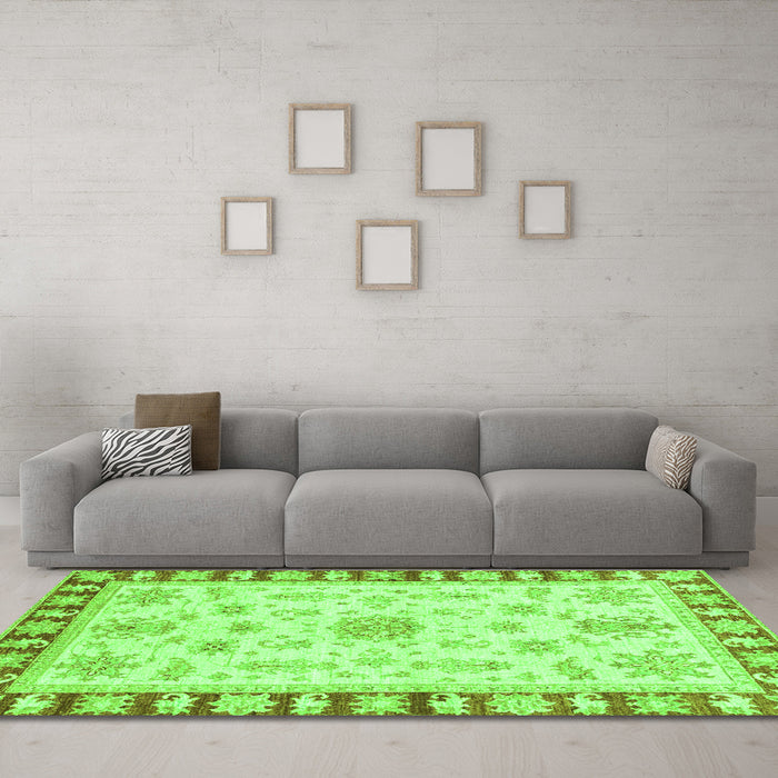 Machine Washable Oriental Green Traditional Area Rugs in a Living Room,, wshabs3923grn